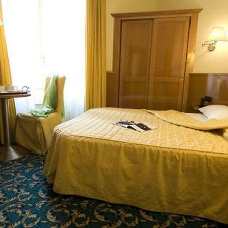 Hotel Cinque Giornate Милан Экстерьер фото