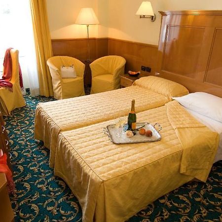 Hotel Cinque Giornate Милан Экстерьер фото