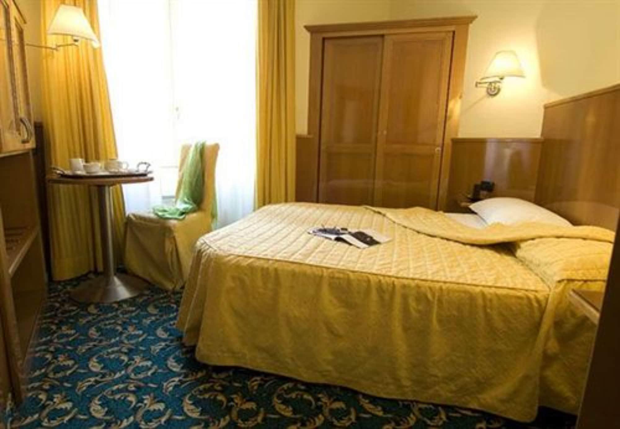 Hotel Cinque Giornate Милан Экстерьер фото