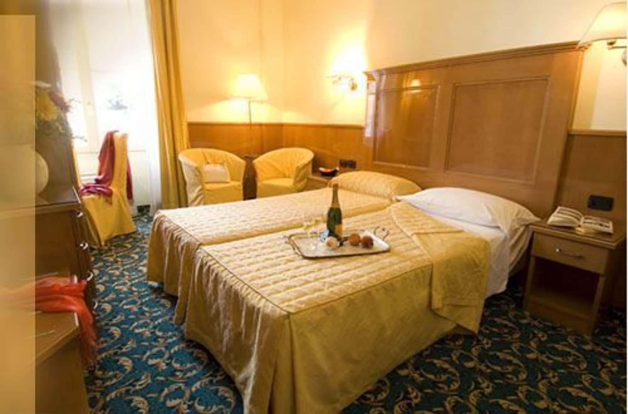 Hotel Cinque Giornate Милан Экстерьер фото