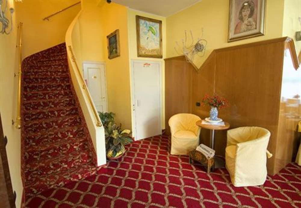 Hotel Cinque Giornate Милан Экстерьер фото