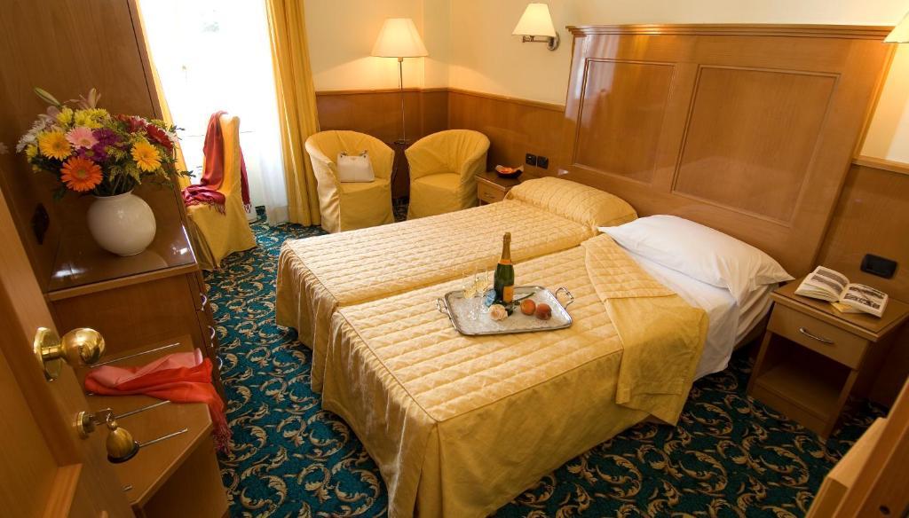 Hotel Cinque Giornate Милан Экстерьер фото