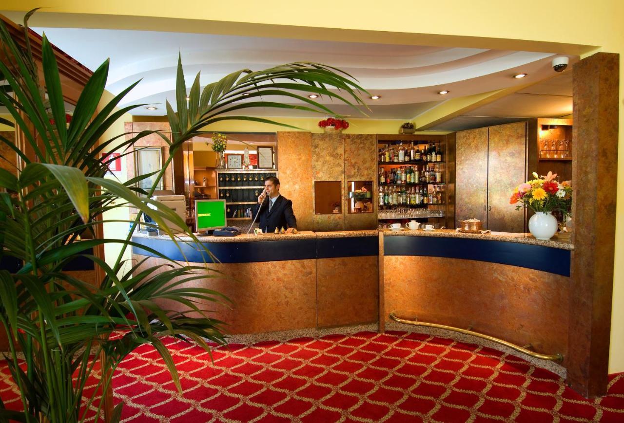 Hotel Cinque Giornate Милан Экстерьер фото