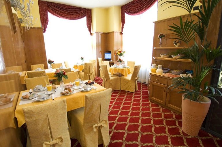 Hotel Cinque Giornate Милан Экстерьер фото